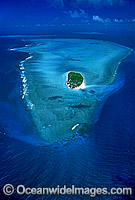 Aerial view of Heron Island and surrounding coral reef. Southern Great Barrier Reef, Queensland, Australia